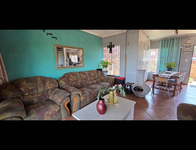 3 BEDROOM CLUSTER FOR SALE IN SOUTH CREST